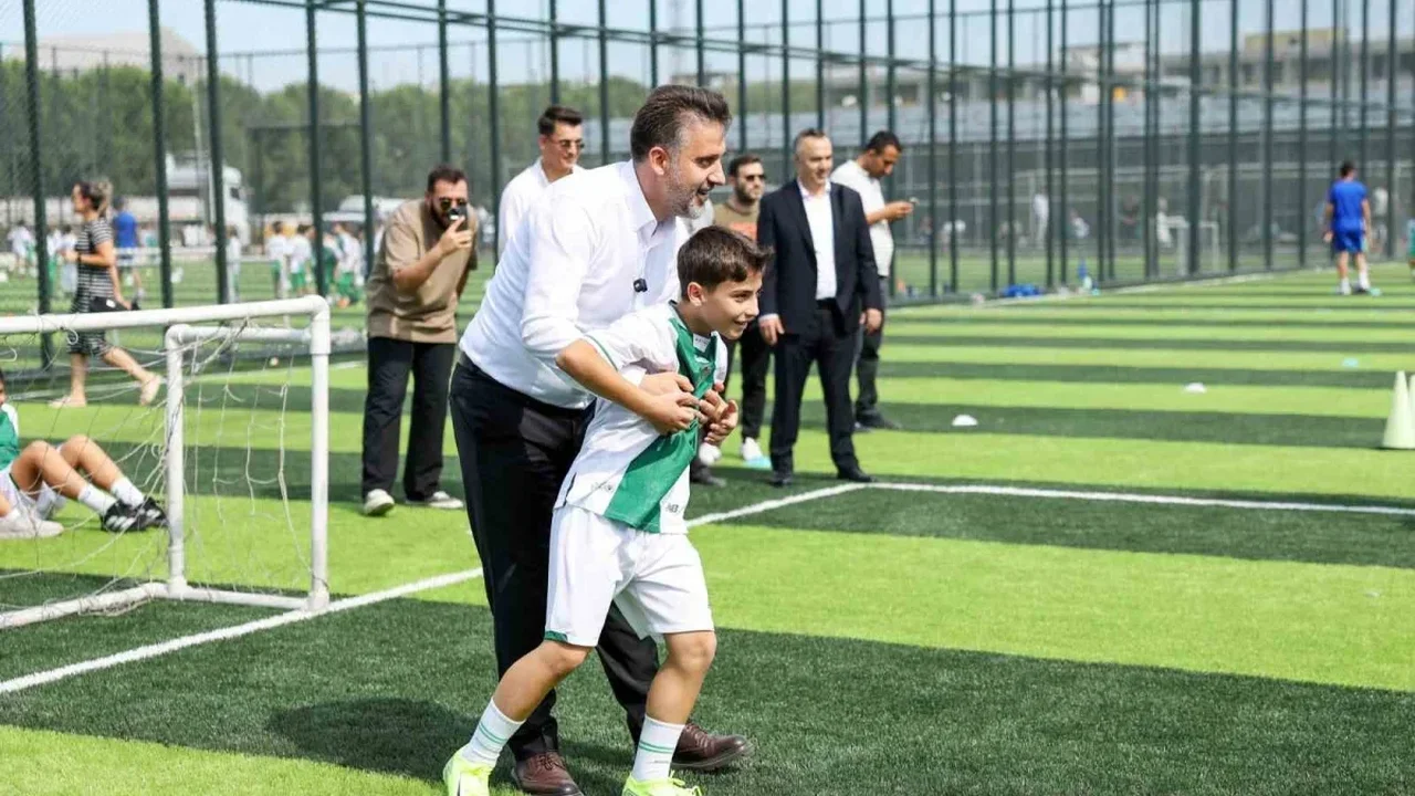Bursa Büyükşehir'den Bursaspor altyapısına 3 yeni saha