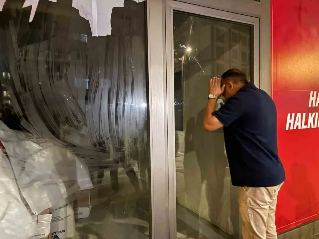 Çerkezköy CHP İlçe Başkanlığı'nda kontrat krizi büyüdü