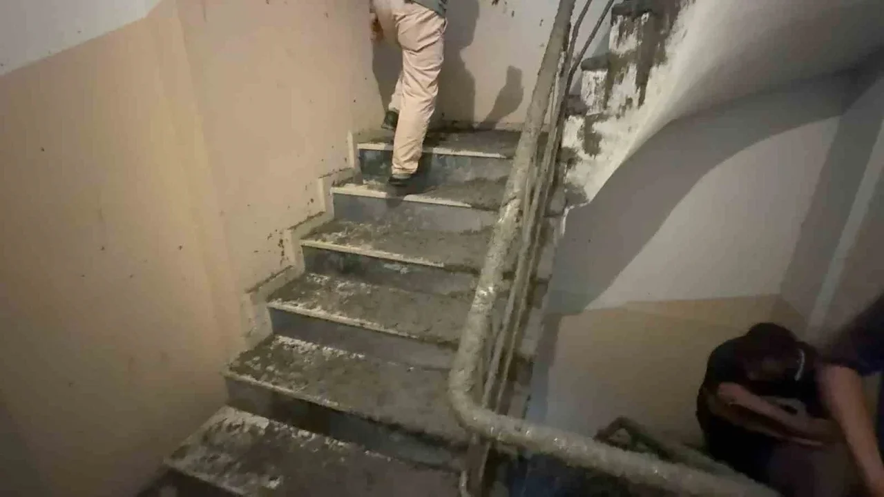 Arnavutköy'de inşaatta duvar patladı: 6 katlı bina boşaltıldı