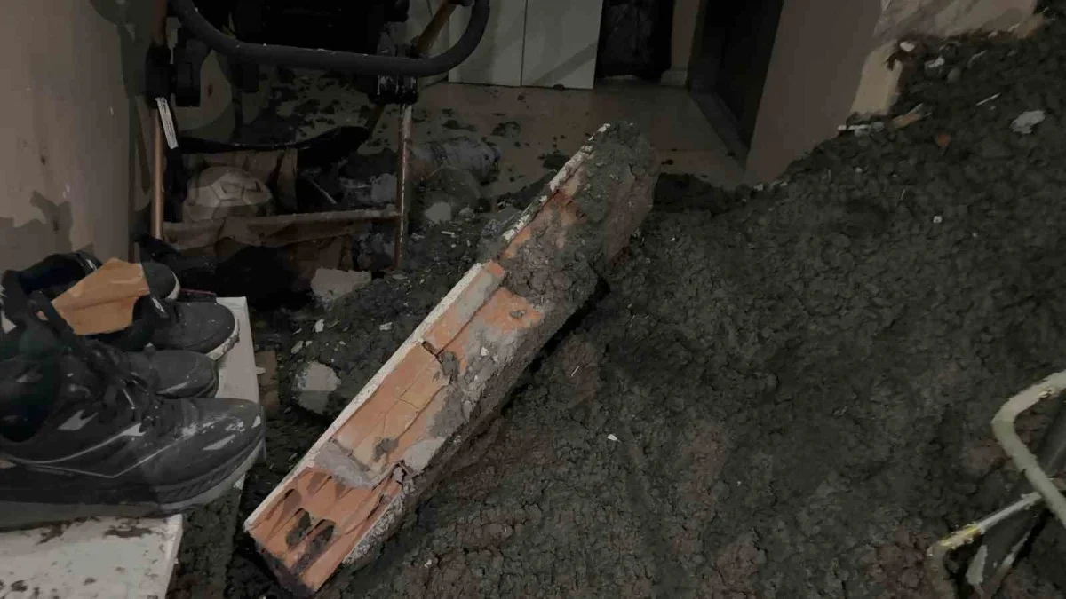 Arnavutköy'de inşaatta duvar patladı: 6 katlı bina boşaltıldı