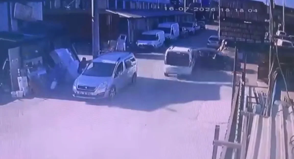 İzmit'te aynı sokakta peş peşe kazalar: Esnaf kasis istiyor