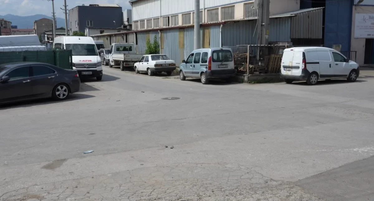İzmit'te aynı sokakta peş peşe kazalar: Esnaf kasis istiyor