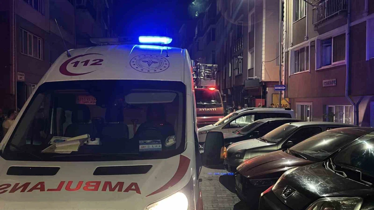 Edirne'de çatıya çıkan kişi, polis iknasıyla indirildi