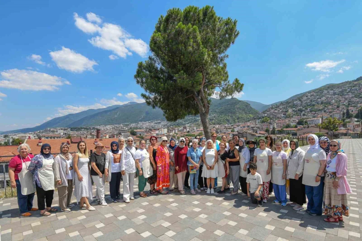 Osmangazi'de Kadın Girişimciler Sokağı el emeğini buluşturdu