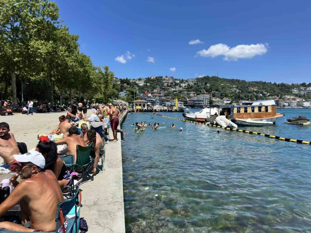 İstanbul'da sıcak hava bunaltıyor: Bebek Sahili'ne akın ettiler
