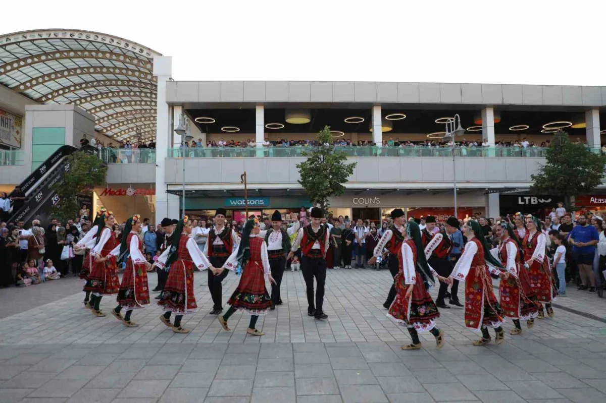 İnegöl'de 39. Uluslararası Kültür Sanat Festivali sokaklara taştı