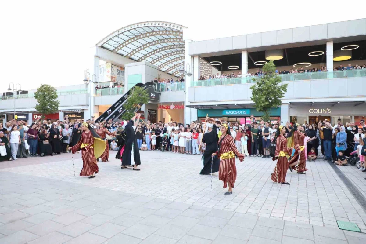 İnegöl'de 39. Uluslararası Kültür Sanat Festivali sokaklara taştı