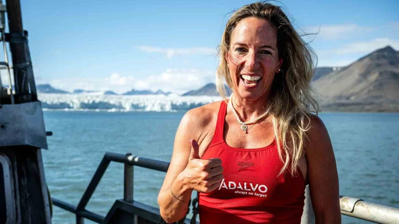 Deniz Kayadelen buzullarda yüzen ilk Türk sporcu oldu