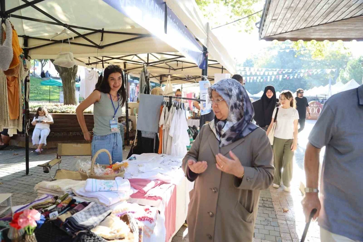 Bursa'da Meydan Kadınların dayanışma pazarı yoğun ilgi gördü