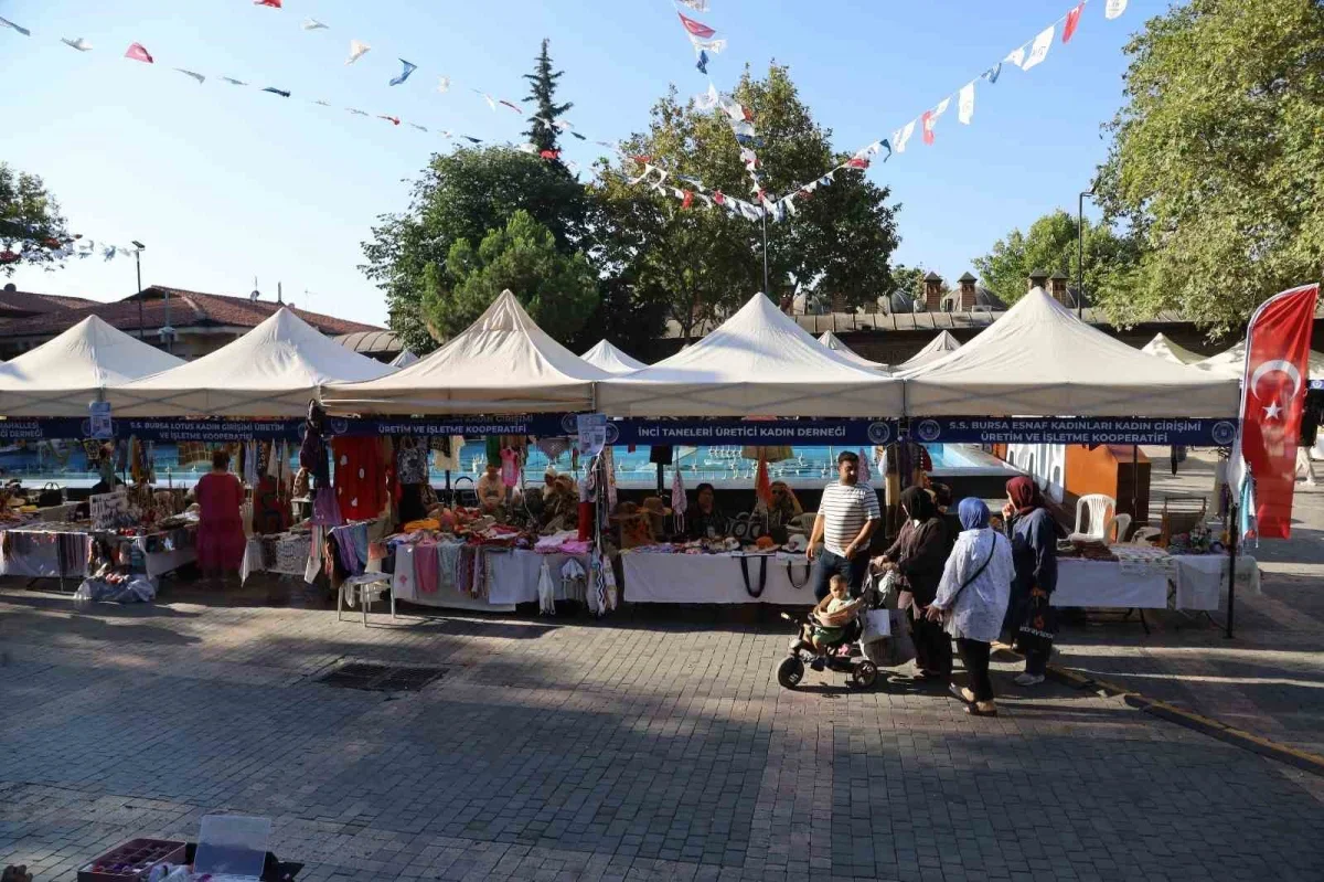 Bursa'da Meydan Kadınların dayanışma pazarı yoğun ilgi gördü
