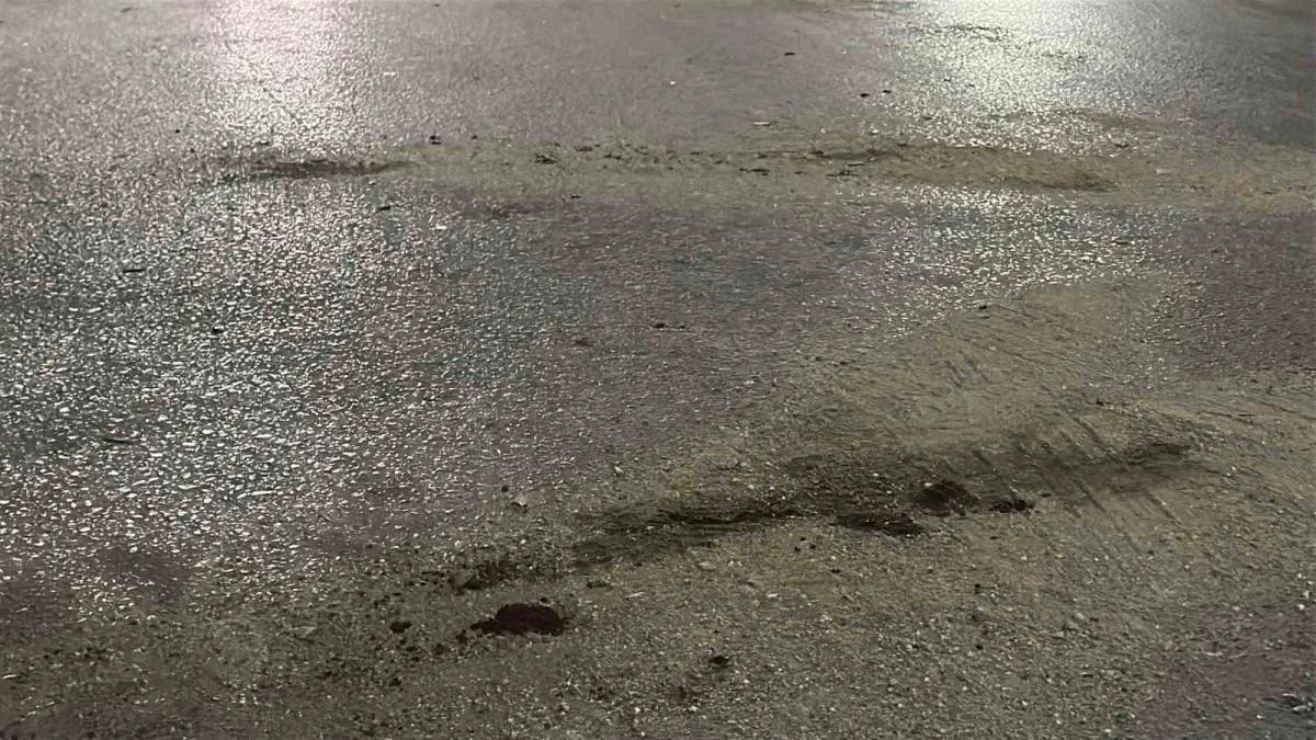 Sakarya'da hafif ticari araç ile 2 motosiklet çarpıştı