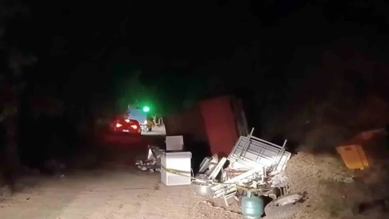 Yayla dönüşünde devrilen kamyonette 1 kişi öldü, 1 kişi yaralandı