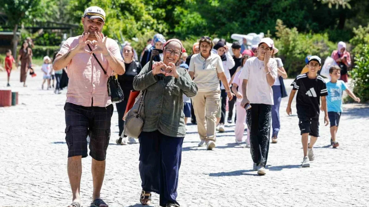 İzmir'de üç nesil Sasalı Doğal Yaşam Parkı'nda buluştu