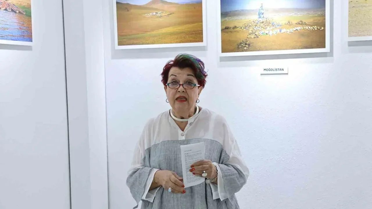 Nilüfer'de "Uzaklarda Bir Yerlerde" fotoğraf sergisi açıldı
