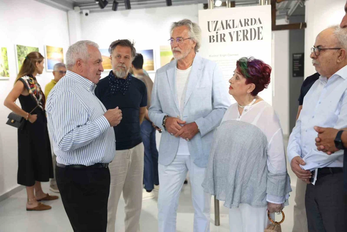 Nilüfer'de "Uzaklarda Bir Yerlerde" fotoğraf sergisi açıldı