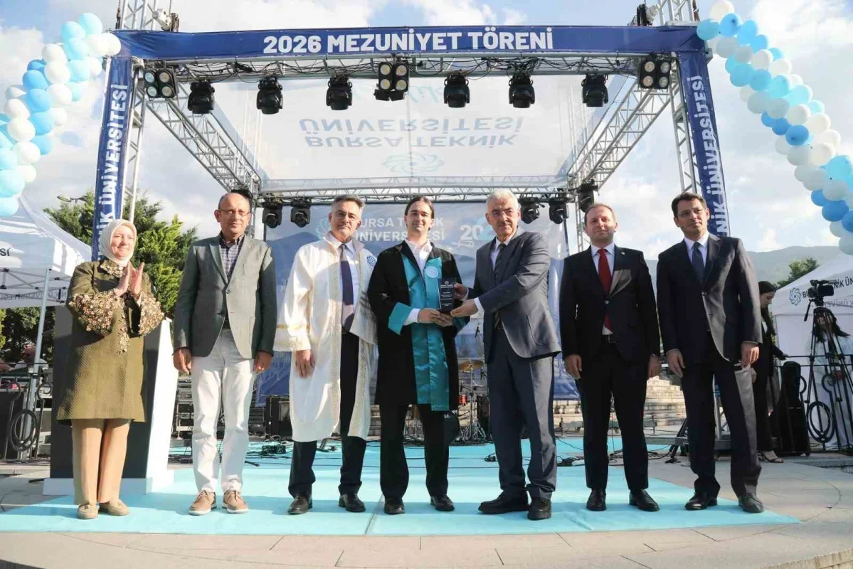 BTÜ mezuniyet töreninde 27 bölümden binin üzerinde mezun