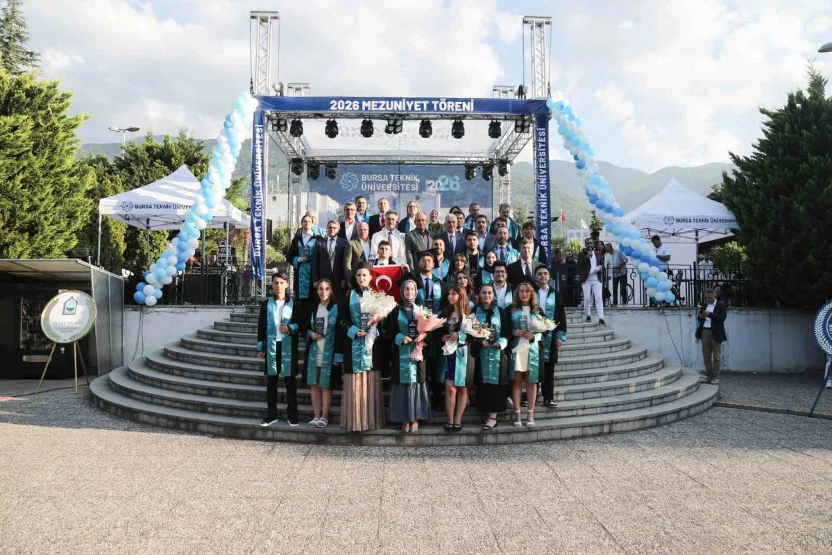 BTÜ mezuniyet töreninde 27 bölümden binin üzerinde mezun