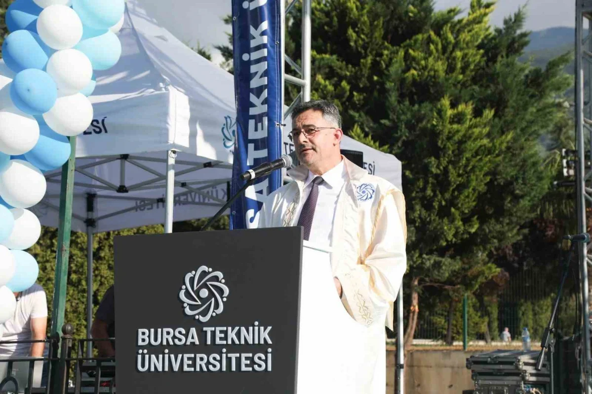 BTÜ mezuniyet töreninde 27 bölümden binin üzerinde mezun
