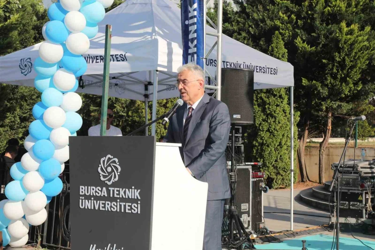 BTÜ mezuniyet töreninde 27 bölümden binin üzerinde mezun