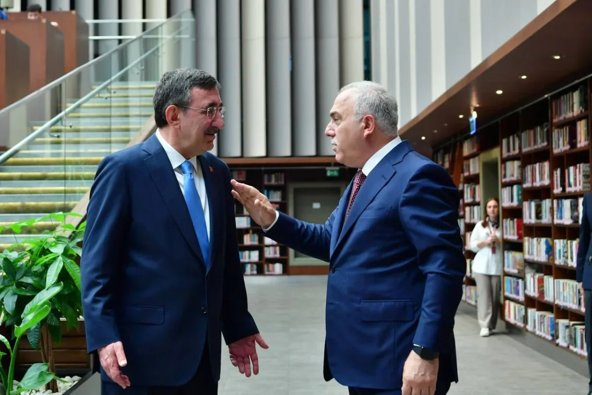 Cevdet Yılmaz, Fatih Merkez Kütüphanesi'ni ziyaret etti