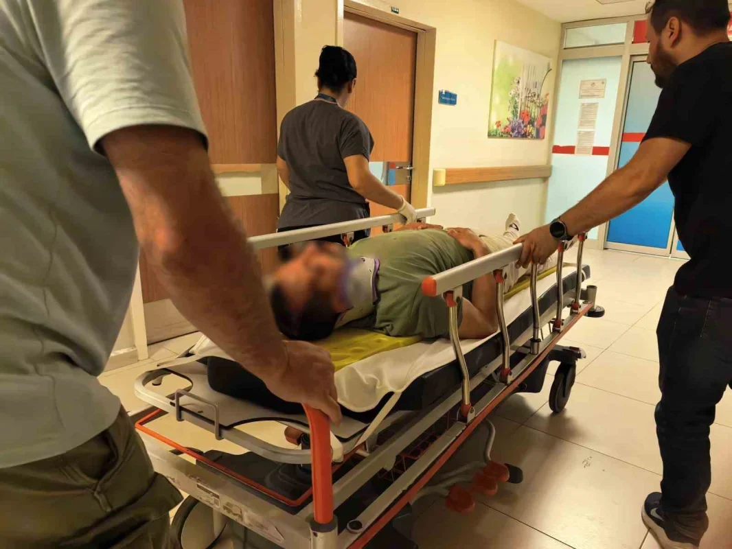 İnegöl'de otomobil ile motosiklet kafa kafaya çarpıştı: 1 yaralı