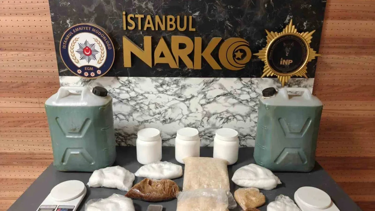 Fatih'te uyuşturucu operasyonu: 49 kilo metamfetamin ele geçirildi