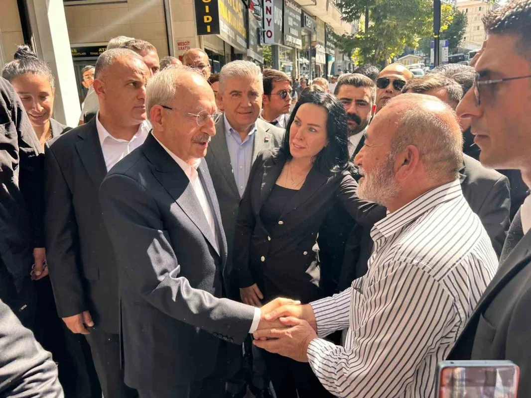 Kılıçdaroğlu, Ankara Altındağ'da esnafı ziyaret etti