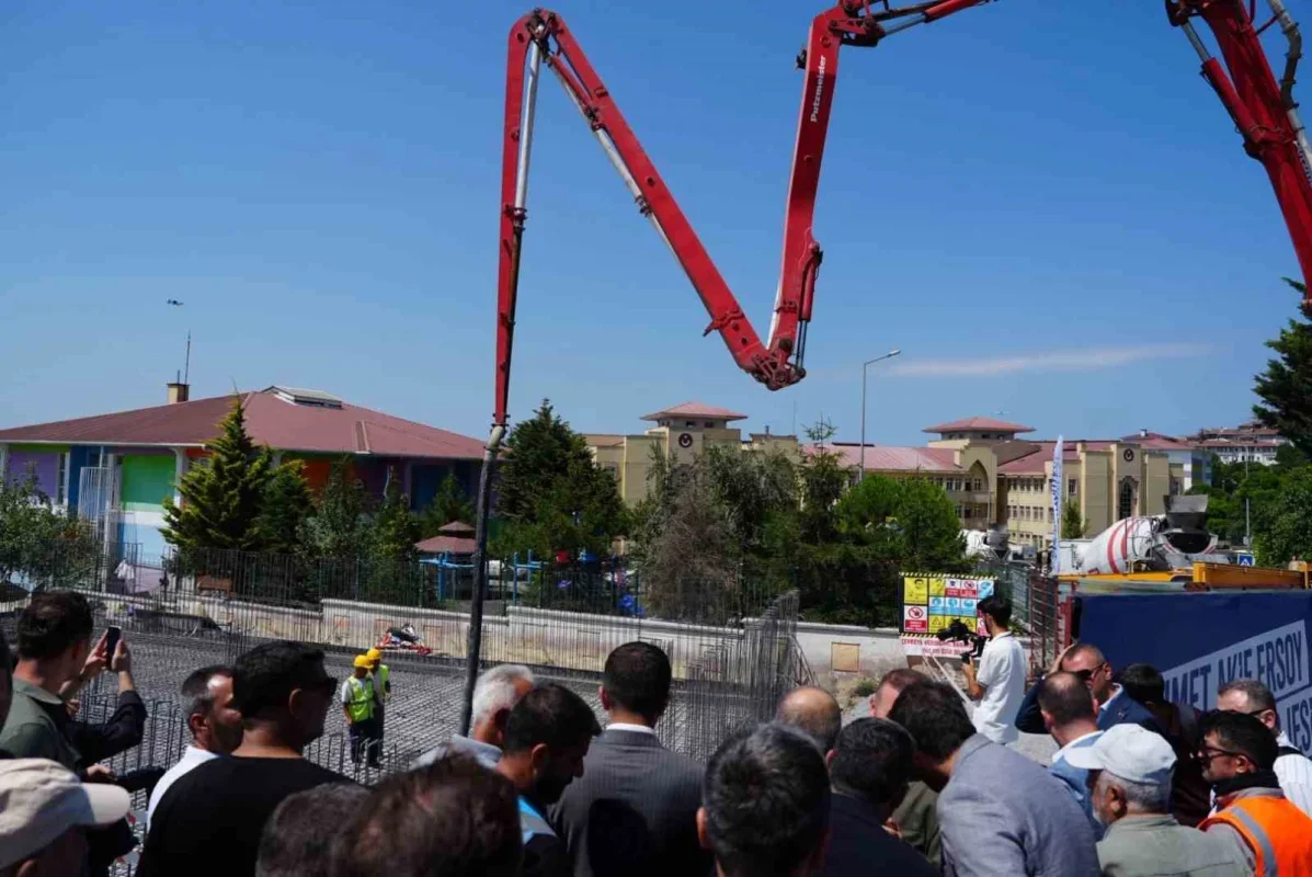 Arnavutköy'de Deliklikaya ve Mehmet Akif Ersoy'a semt konağı
