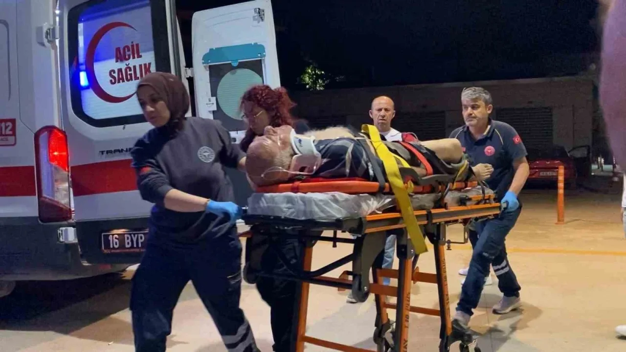 İnegöl'de devrilen traktörün sürücüsü ağır yaralandı