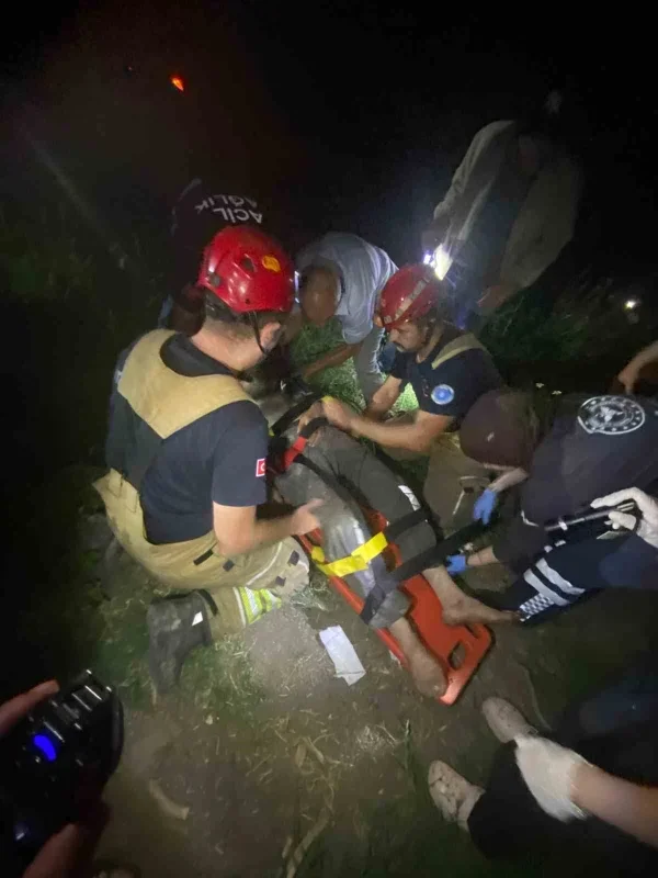 İnegöl'de devrilen traktörün sürücüsü ağır yaralandı