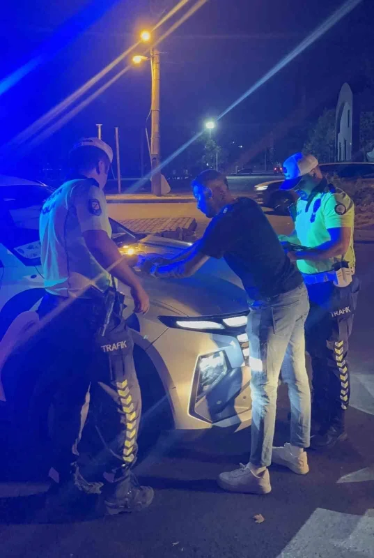 Jandarmadan kaçan sürücüye 240 bin lira ceza kesildi