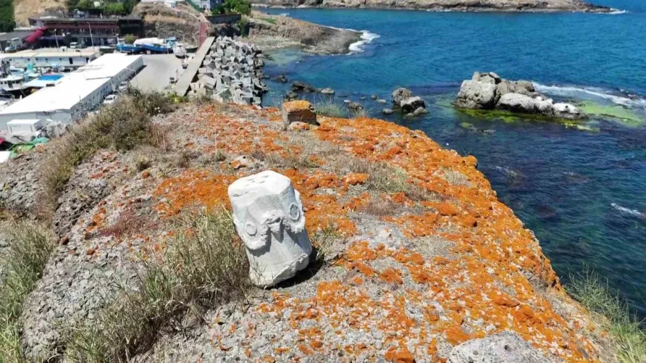 Sarıyer'de 2 bin yıllık Pompei Sütunu bakımsız kaldı