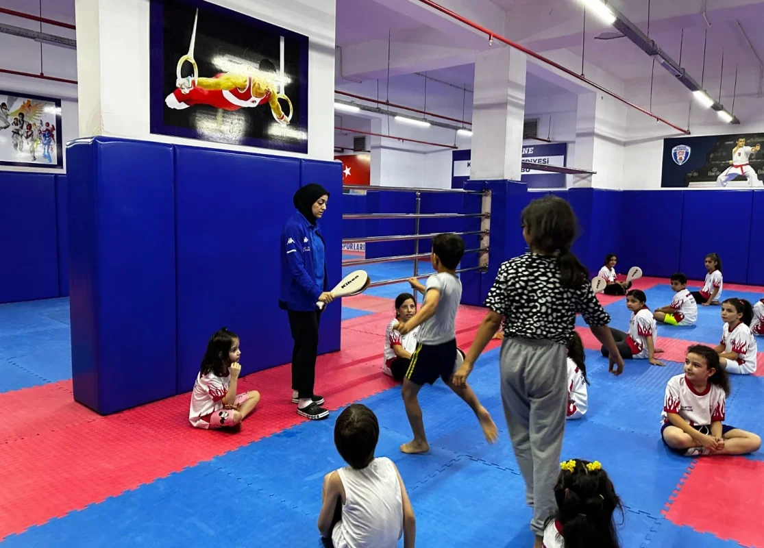 Kağıthane Belediyesi Yaz Spor Okulları'nda eğitimler sürüyor
