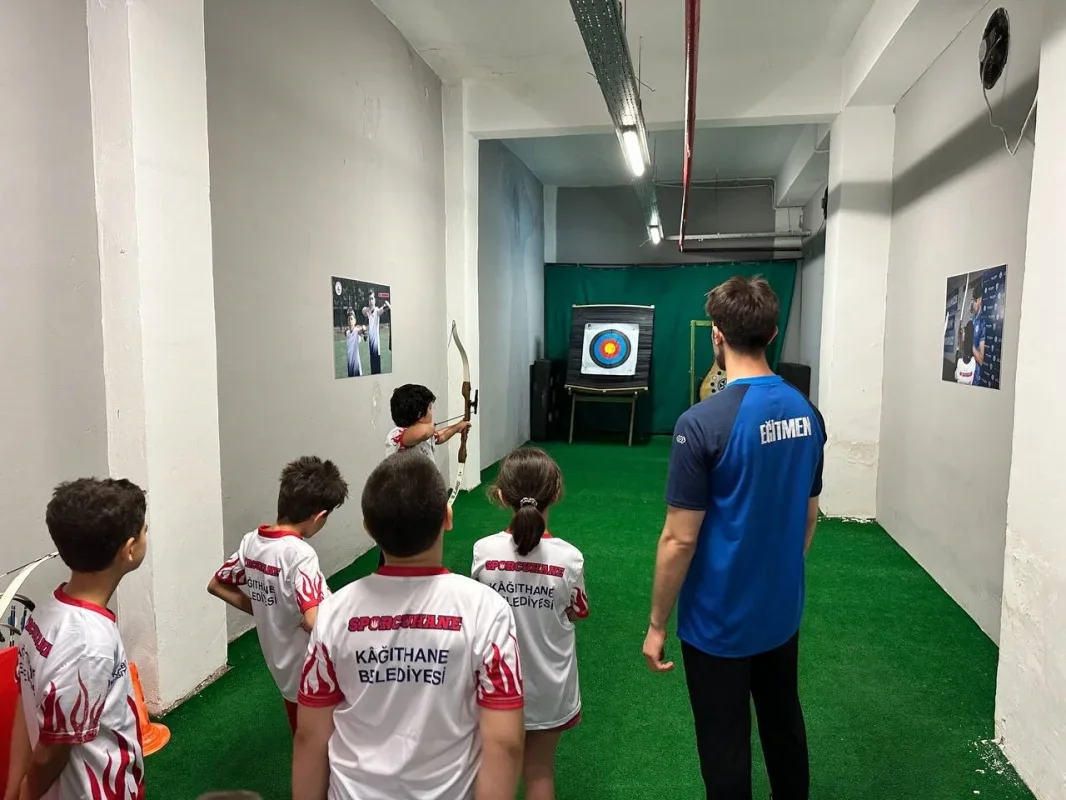 Kağıthane Belediyesi Yaz Spor Okulları'nda eğitimler sürüyor