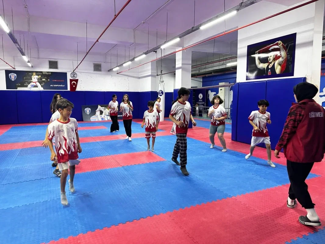 Kağıthane Belediyesi Yaz Spor Okulları'nda eğitimler sürüyor