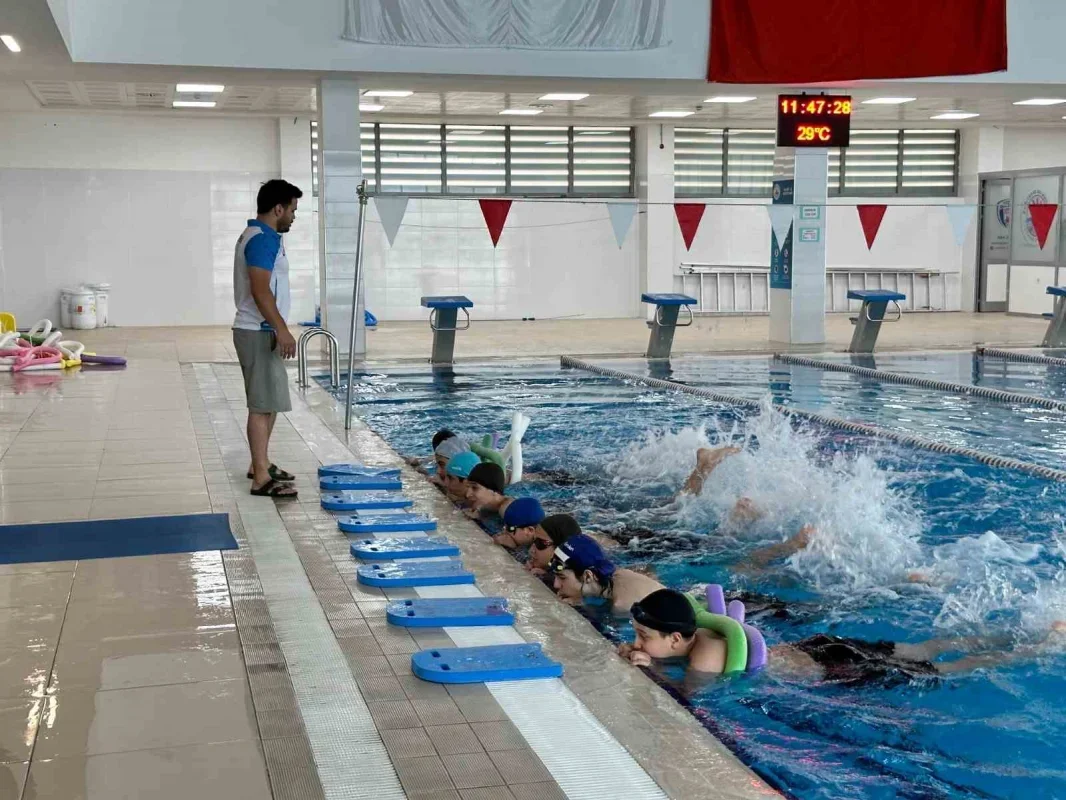Kağıthane Belediyesi Yaz Spor Okulları'nda eğitimler sürüyor