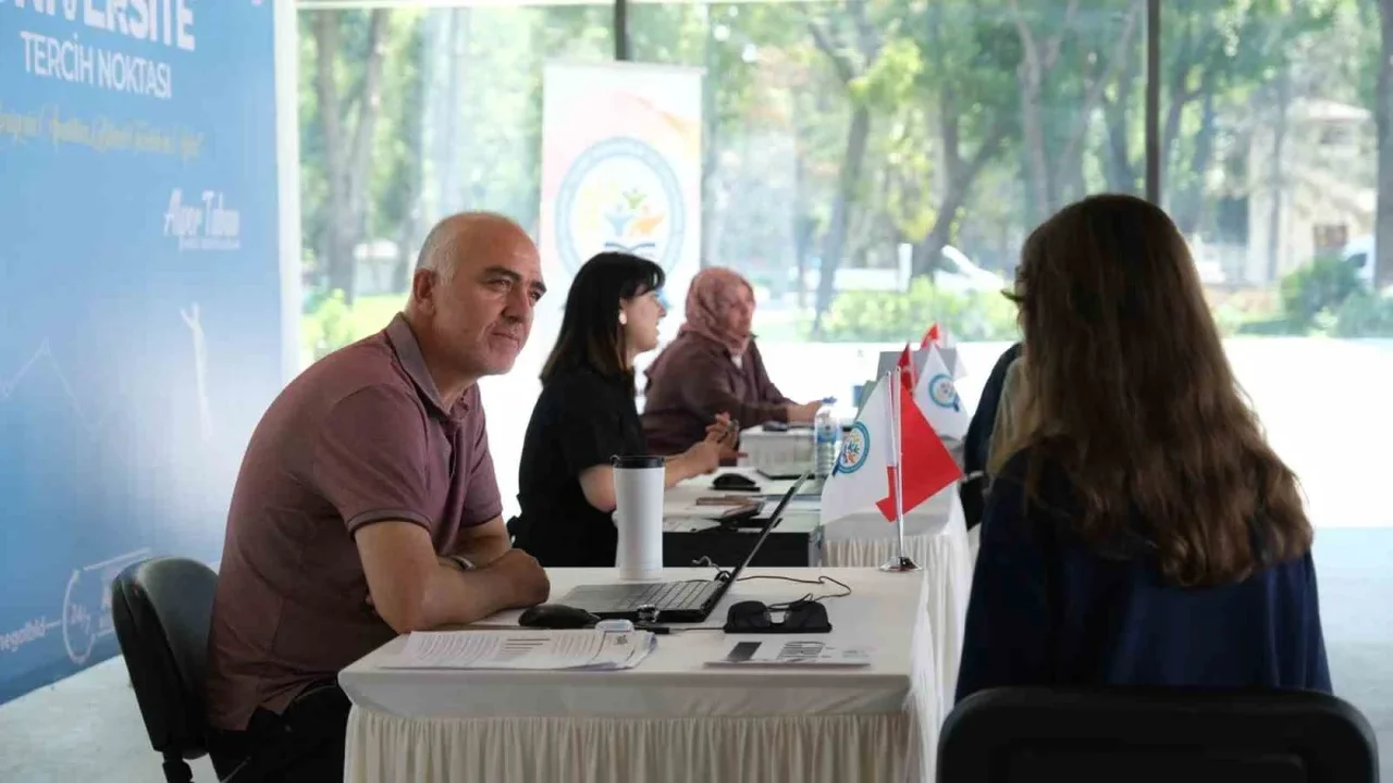 İnegöl Belediyesi'nden öğrencilere ücretsiz YKS tercih desteği