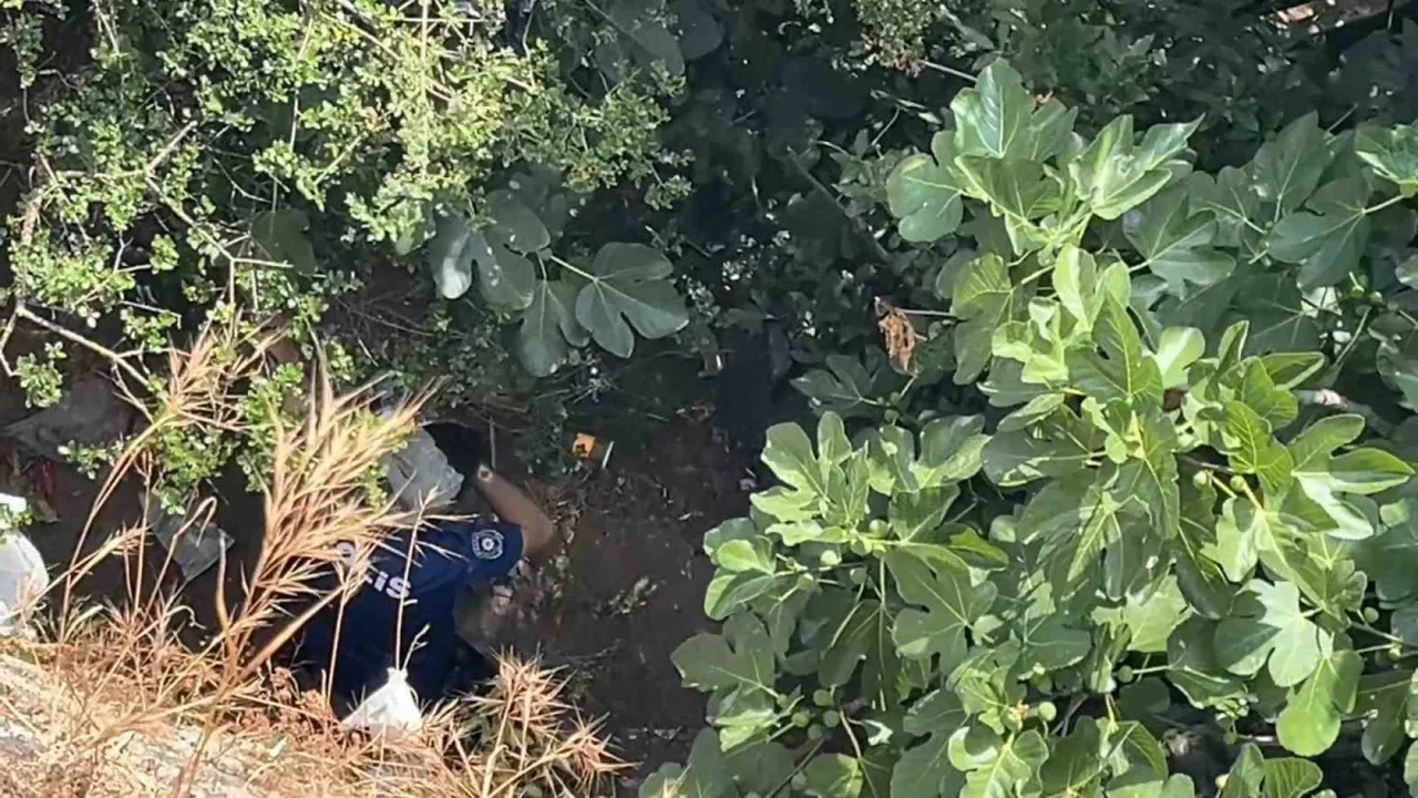 Bursa'da 10 metreden düşen kadın polislerden kaçtı