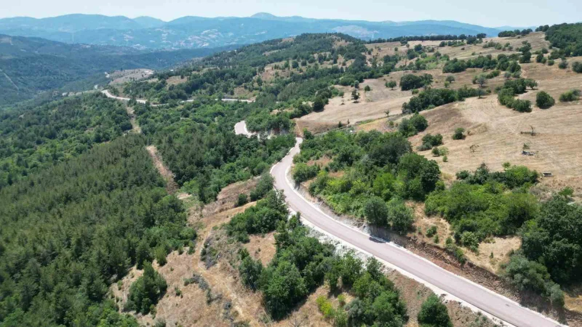 Bursa Büyükşehir Mustafakemalpaşa'da 45 kilometrelik yolu yeniliyor