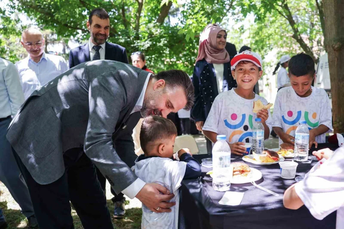 Şahin Biba Bursa Hayvanat Bahçesi'nde incelemelerde bulundu