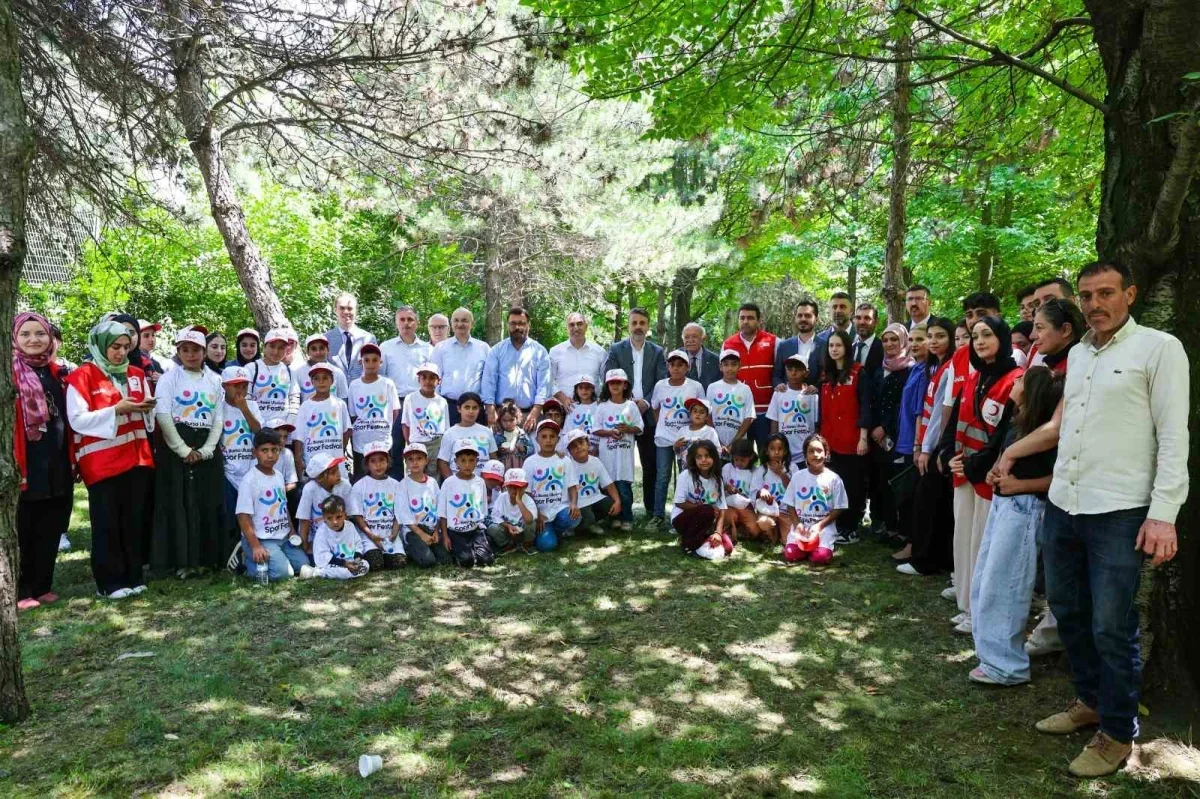 Şahin Biba Bursa Hayvanat Bahçesi'nde incelemelerde bulundu