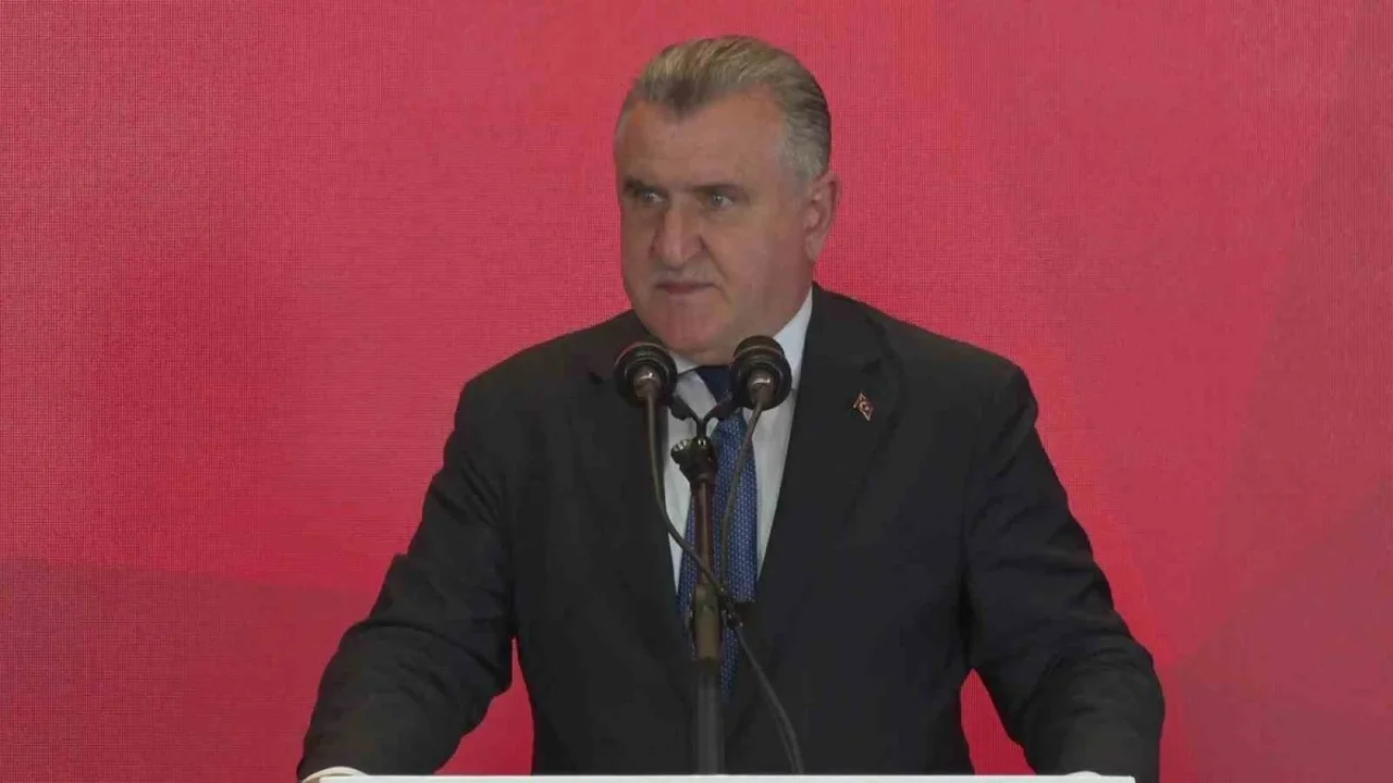 Bakan Bak: Türkiye futbolunun ve Türk sporunun güçlü olmasını istiyoruz