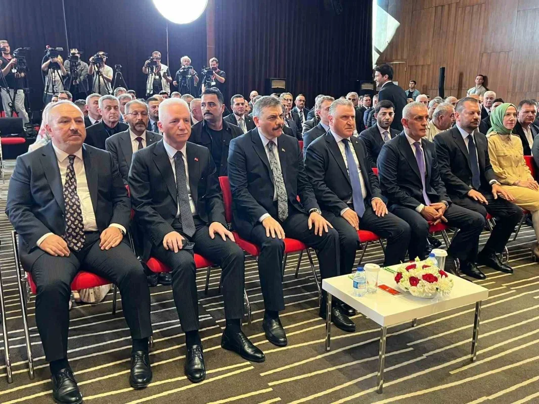 Bakan Bak: Türkiye futbolunun ve Türk sporunun güçlü olmasını istiyoruz