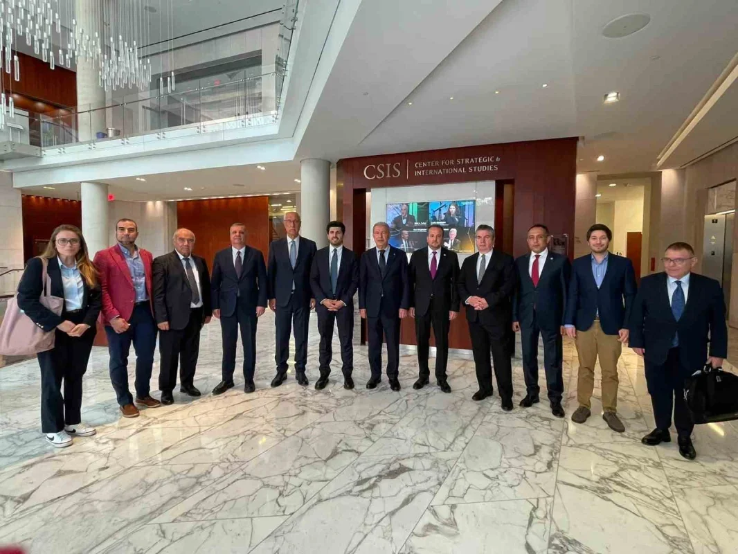 Hulusi Akar: Vaşington'da milli menfaatleri savunmak görevimiz