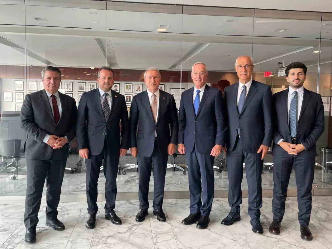 Hulusi Akar: Vaşington'da milli menfaatleri savunmak görevimiz