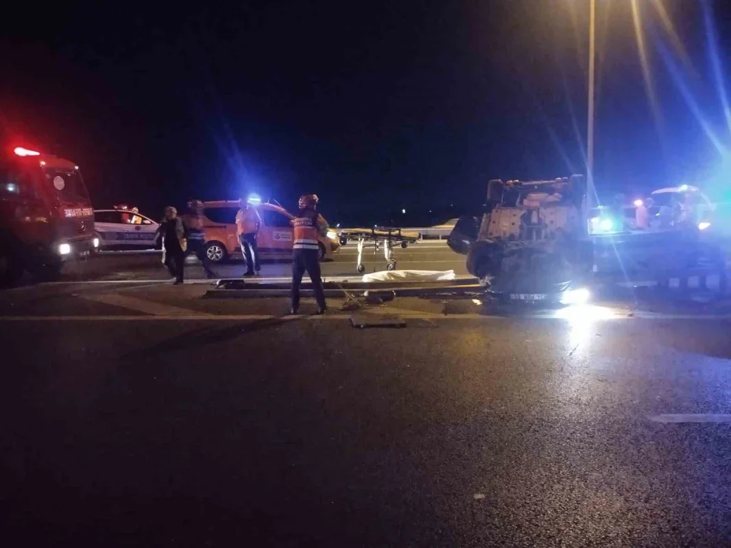 Beykoz TEM Otoyolu'nda kaza: Bariyere saplanan araçta 1 ölü