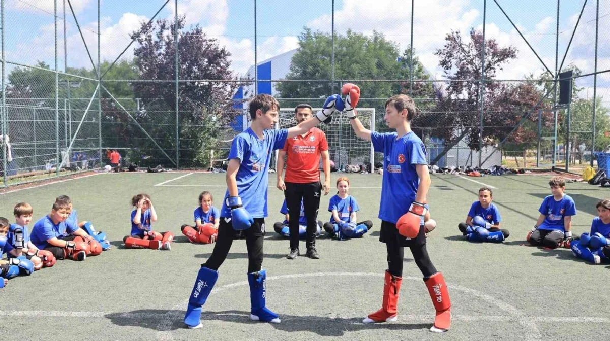 Sultangazi Yaz Spor Okulları'nda 15 bin çocuk eğitim alıyor
