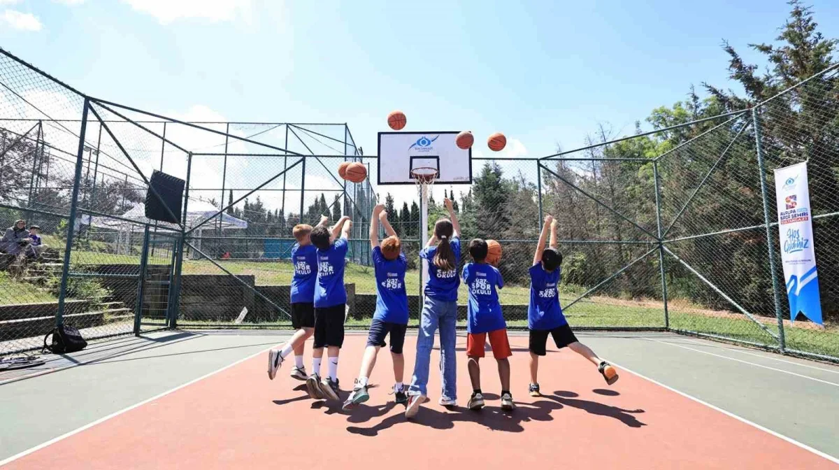 Sultangazi Yaz Spor Okulları'nda 15 bin çocuk eğitim alıyor