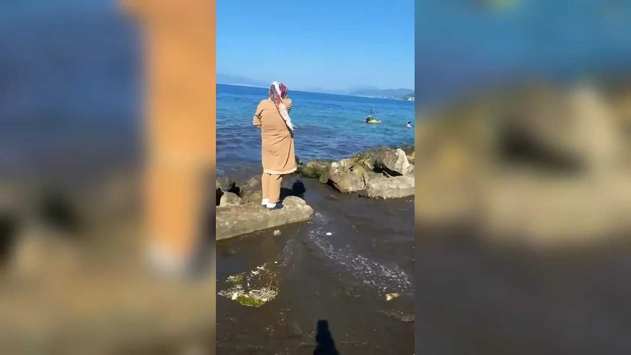 Mudanya sahilinde kanalizasyon suyu denize aktı