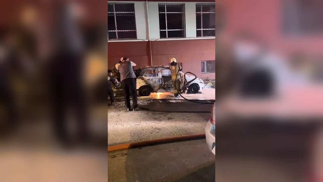 Fatih'te park halindeki otomobili yaktı: 42 suç kaydı çıktı